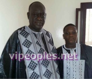 [PEOPLE POLITIQUE] Quand papa Diouf pose avec petit Diouf le jour de la Tabaski