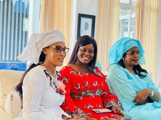 Visite du Président Macky Sall en Gambie : Une retrouvaille entre Premières Dames