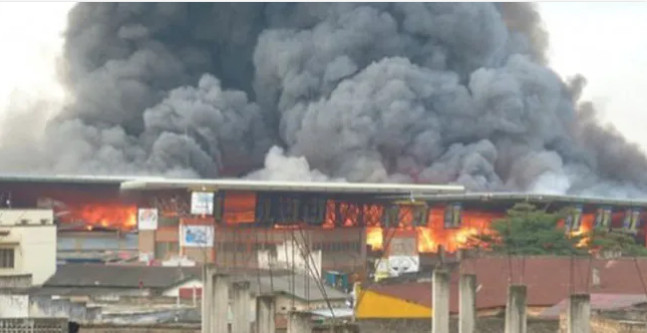 Incendie au marché Lat-Dior : 15 cantines réduites en cendres Incendie au marché Lat-Dior : 15 cantines réduites en cendres