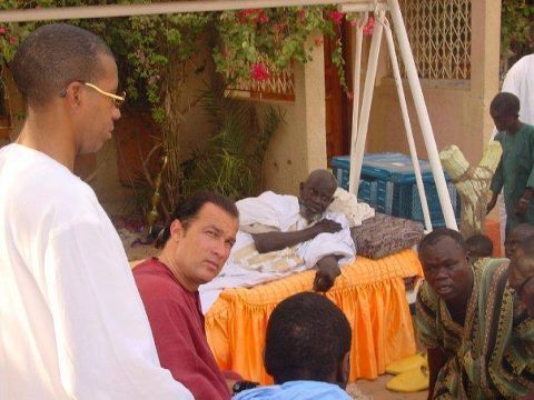 Témoignage miraculeux d'un Baye Fall : Serigne Saliou Mbaké a guéri la maladie de Steven Seagal, c’est pourquoi il emprunte le chemin de Touba Témoignage miraculeux d'un Baye Fall : Serigne Saliou Mbaké a guéri la maladie de Steven Seagal, c’est pourquoi il emprunte le chemin de Touba