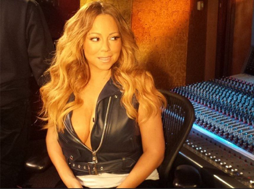Mariah Carey priée de se rhabiller par ses fans Mariah Carey priée de se rhabiller par ses fans