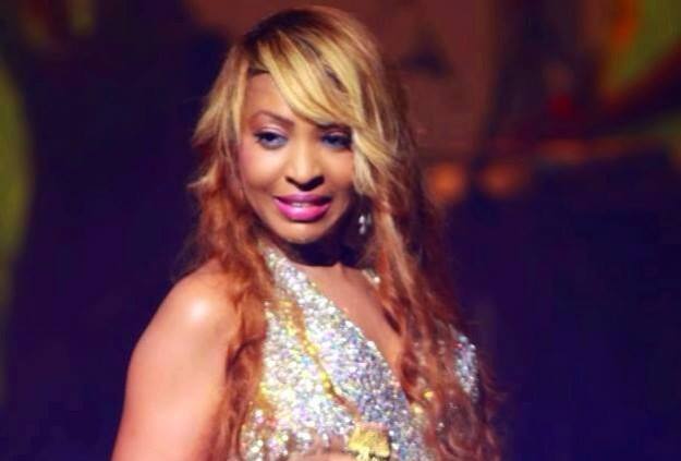 Viviane Chidid adopte une tête de jeune!