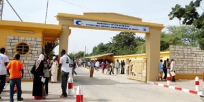 Ucad : Les Étudiants Décrètent La Confrontation Contre Macky Ucad : Les Étudiants Décrètent La Confrontation Contre Macky
