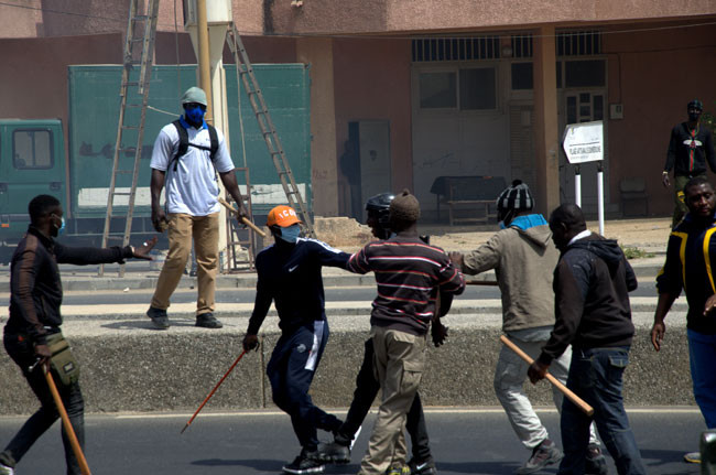 Politique et insécurité à Ziguinchor: Des nervis seraient descendus au domicile de Ousmane Sonko, à 2h du matin Politique et insécurité à Ziguinchor: Des nervis seraient descendus au domicile de Ousmane Sonko, à 2h du matin