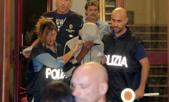 Italie : Nuit de folie, un Sénégalais enfonce la porte du voisin et poignarde un jeune de 16 ans Italie : Nuit de folie, un Sénégalais enfonce la porte du voisin et poignarde un jeune de 16 ans