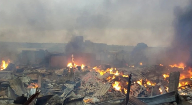 Garage «Baaji Naar» de Guédiawaye: 16 véhicules calcinés Garage «Baaji Naar» de Guédiawaye: 16 véhicules calcinés