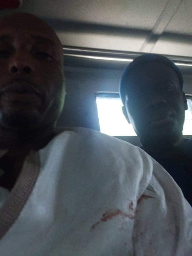 «Nous sommes arrêtès arbitrairement», a déclaré Barthélémy Dias. Sur la photo, Barth', Sonko, sont dans le fourgon de la police «Nous sommes arrêtès arbitrairement», a déclaré Barthélémy Dias. Sur la photo, Barth', Sonko, sont dans le fourgon de la police