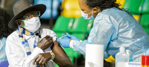 Covid-19 : seuls cinq pays africains atteindront l’objectif de 40% de vaccination de la population (OMS) Covid-19 : seuls cinq pays africains atteindront l’objectif de 40% de vaccination de la population (OMS)