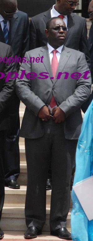 Quand des facebookers créent la désinformation en insinuant que Macky Sall ferme sa braguette