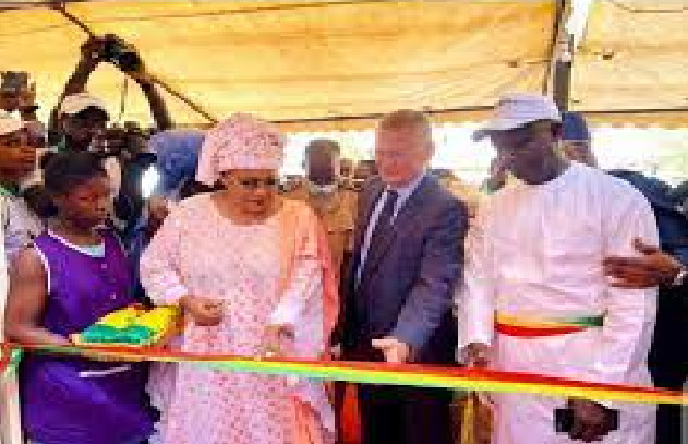 Infrastructures : Ndèye Saly Diop Dieng inaugure un Centre d’Eveil Communautaire à Guinaw rails Sud Infrastructures : Ndèye Saly Diop Dieng inaugure un Centre d’Eveil Communautaire à Guinaw rails Sud