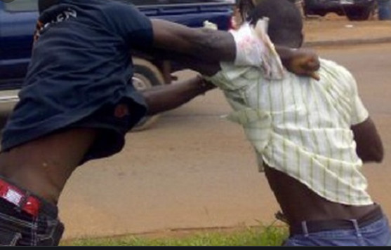 Son voisin ayant cassé le pare-brise de sa voiture: Ousmane Ndiaye lui fracture une côte et un bras Son voisin ayant cassé le pare-brise de sa voiture: Ousmane Ndiaye lui fracture une côte et un bras
