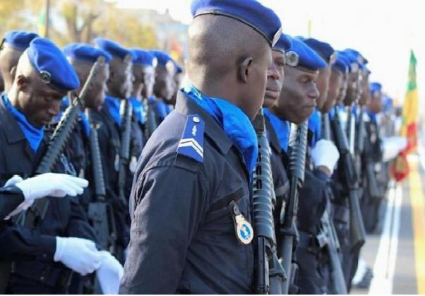 Port illégal de la tenue et des attributs des forces spéciales par des individus : La police décidée d’y mettre fin Port illégal de la tenue et des attributs des forces spéciales par des individus : La police décidée d’y mettre fin