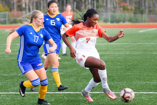 2e équipe All-Canadian : La défenseuse Fatou Ndiaye nommée 2e équipe All-Canadian : La défenseuse Fatou Ndiaye nommée