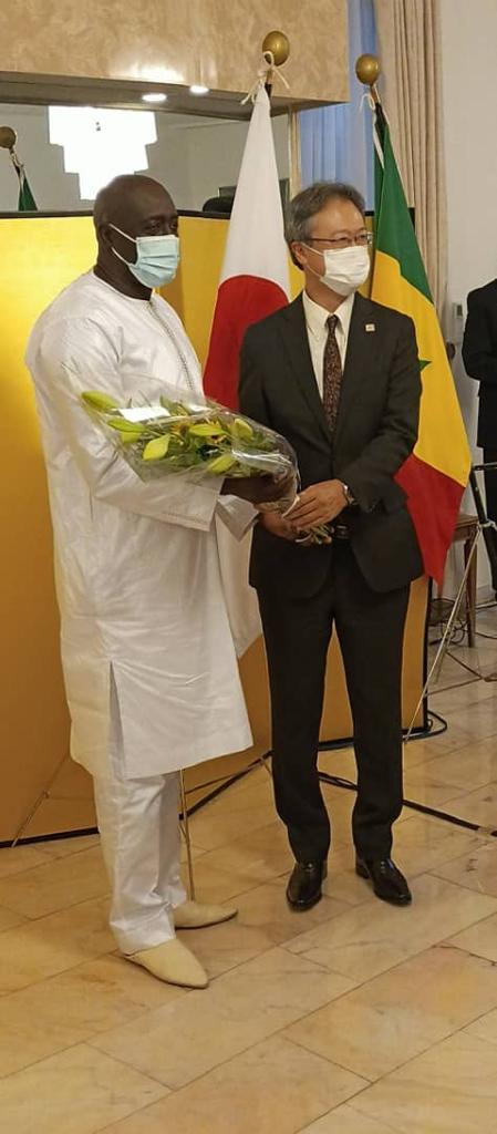 L’Ambassadeur ARAI TATSUO a rendu hommage à la Fédération Sénégalaise de Karaté et de Disciplines Associées L’Ambassadeur ARAI TATSUO a rendu hommage à la Fédération Sénégalaise de Karaté et de Disciplines Associées
