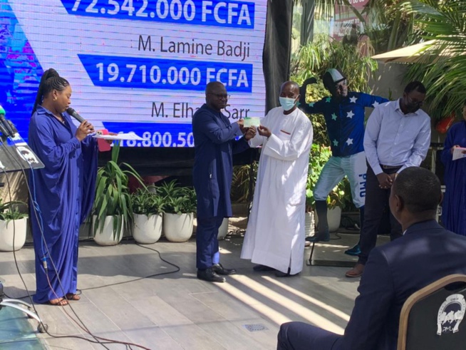 Remise de chèques plus de 100 millions aux gagnants: La Lonase innove et dévoile son PMU online Remise de chèques plus de 100 millions aux gagnants: La Lonase innove et dévoile son PMU online