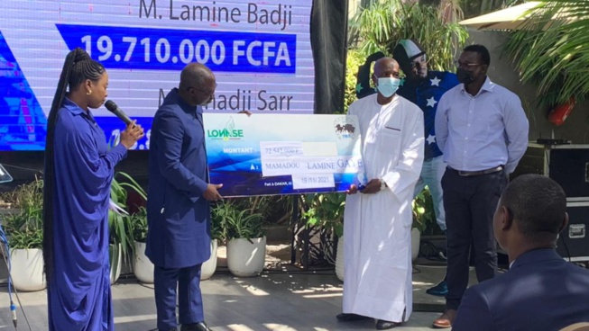 Remise de chèques plus de 100 millions aux gagnants: La Lonase innove et dévoile son PMU online Remise de chèques plus de 100 millions aux gagnants: La Lonase innove et dévoile son PMU online