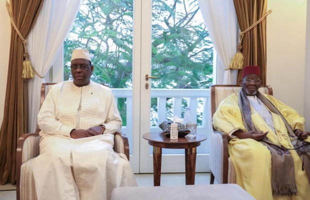En « Pré-ziar »: Macky Sall promet d’accompagner le projet « Tool Baye » du Khalife général de Medina Baye En « Pré-ziar »: Macky Sall promet d’accompagner le projet « Tool Baye » du Khalife général de Medina Baye