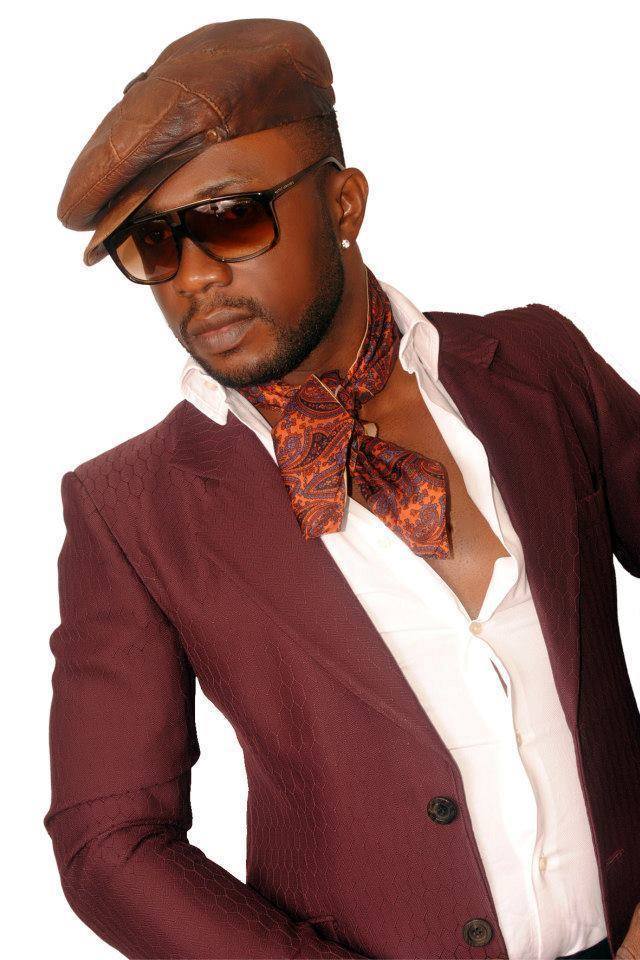 CÔTE D'IVOIRE - Voici le mannequin Jacques Fabrice, le patron de la sape ! CÔTE D'IVOIRE - Voici le mannequin Jacques Fabrice, le patron de la sape !
