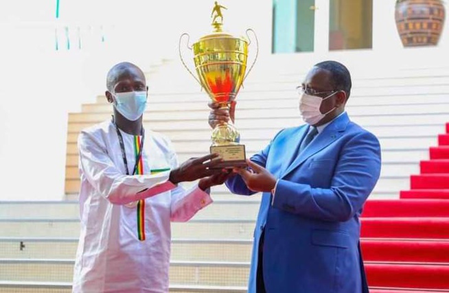 Audience : La forte récompense du Président Macky SALL à l’équipe nationale du Sénégal des malentendants Audience : La forte récompense du Président Macky SALL à l’équipe nationale du Sénégal des malentendants