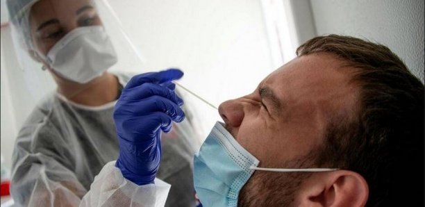 Cinquième vague de Covid-19 : pourquoi l'épidémie reprend-elle de manière "fulgurante" en France ? Cinquième vague de Covid-19 : pourquoi l'épidémie reprend-elle de manière "fulgurante" en France ?