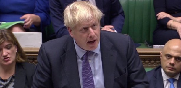 Boris Johnson perd ses moyens pendant un discours qui tourne au fiasco Boris Johnson perd ses moyens pendant un discours qui tourne au fiasco