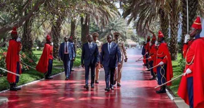 Retour du poste de Premier ministre: Un projet de loi de réforme de la Constitution, adopté Retour du poste de Premier ministre: Un projet de loi de réforme de la Constitution, adopté