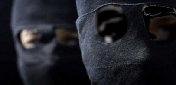 Braquage : Des malfrats volent un véhicule de la Senelec et emportent 92 millions Fcfa Braquage : Des malfrats volent un véhicule de la Senelec et emportent 92 millions Fcfa