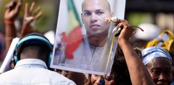 Une femme d’affaires et un banquier utilisent le nom de Karim Wade pour voler 44 voitures et détourner 200 millions Fcfa Une femme d’affaires et un banquier utilisent le nom de Karim Wade pour voler 44 voitures et détourner 200 millions Fcfa