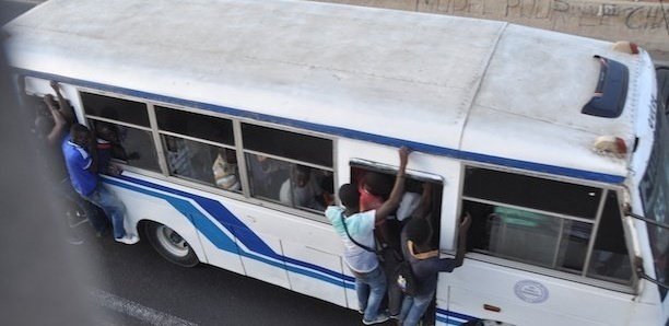 Vol de 1,5 million FCFA : Un receveur de bus "Tata" et ses complices arrêtés avec une machette, du chanvre indien et... Vol de 1,5 million FCFA : Un receveur de bus "Tata" et ses complices arrêtés avec une machette, du chanvre indien et...