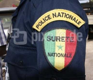 Siteu-Papa Sow: 54 individus interpellés, 42 motos immobilisées, des armes blanches saisies par la police Siteu-Papa Sow: 54 individus interpellés, 42 motos immobilisées, des armes blanches saisies par la police