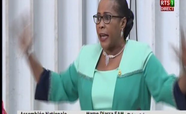 Assemblée nationale / Contrats spéciaux: Mame Diarra Fam exige la radiation des retraités de la Fonction publique Assemblée nationale / Contrats spéciaux: Mame Diarra Fam exige la radiation des retraités de la Fonction publique