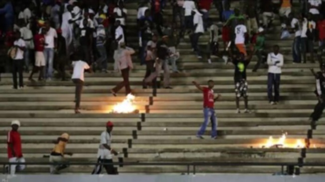 Drame du stade Ngalandou Diouf : 17 policiers blessés dont deux avec des fractures