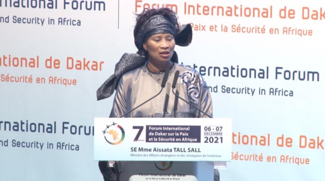 Message de Aissata Tall Sall ministre des affaires étrangères au clôture du Forum international de  la Paix et  sécurité de Dakar .