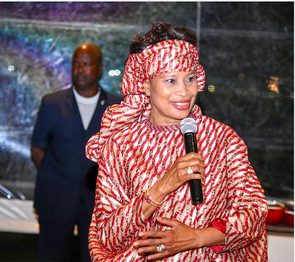 Vidéo : La Cheffe de la diplomatie Sénégalaise s’engage à éditer les cahiers du Forum de Dakar Vidéo : La Cheffe de la diplomatie Sénégalaise s’engage à éditer les cahiers du Forum de Dakar