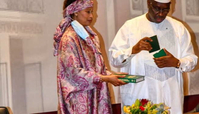 LA DIPLOMATIE EN CONSEIL DES MINISTRES: Les Lauriers De Macky À Aïssata Tall Sall LA DIPLOMATIE EN CONSEIL DES MINISTRES: Les Lauriers De Macky À Aïssata Tall Sall