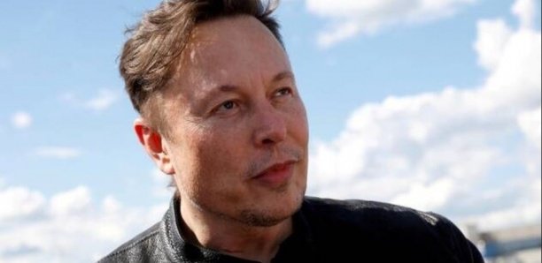 Elon Musk, sans filtre sur Twitter, se demande s’il doit quitter son emploi pour devenir influenceur