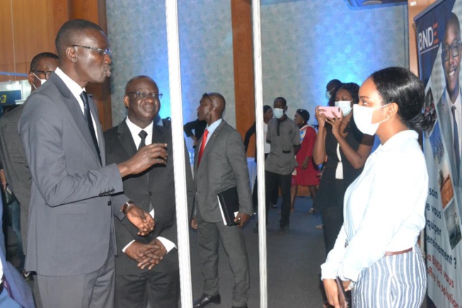 En images du salon des startups avec le cercle des jeunes entrepreneurs du MDES En images du salon des startups avec le cercle des jeunes entrepreneurs du MDES