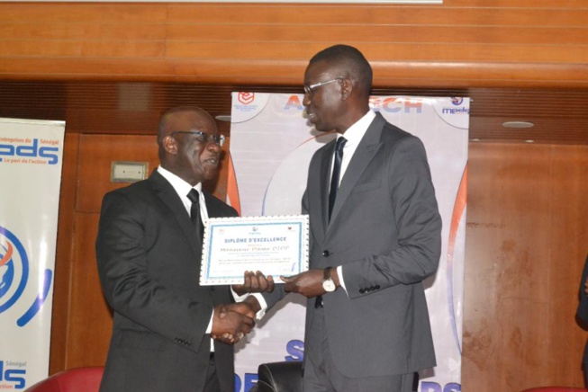 En images du salon des startups avec le cercle des jeunes entrepreneurs du MDES En images du salon des startups avec le cercle des jeunes entrepreneurs du MDES