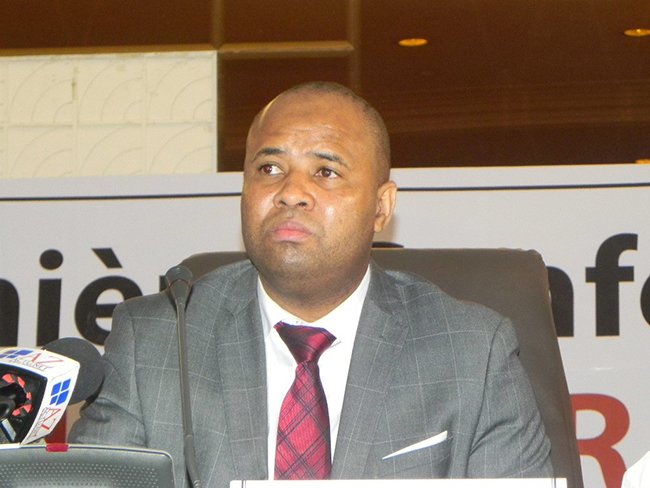 Poste : Le DG Bibi Baldé échappe à la séquestration, la salle de conférence saccagée Poste : Le DG Bibi Baldé échappe à la séquestration, la salle de conférence saccagée