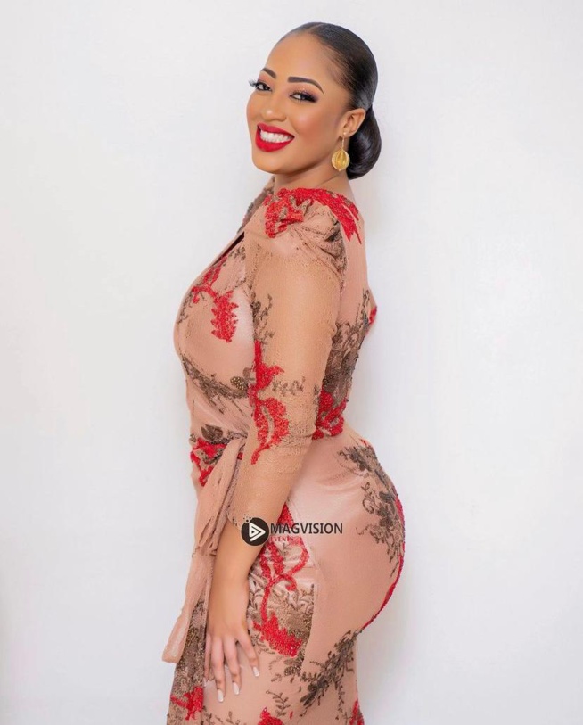 (Photos) En combinaison ultra moulante, Betty Dia illumine la toile dans un style sans pareil