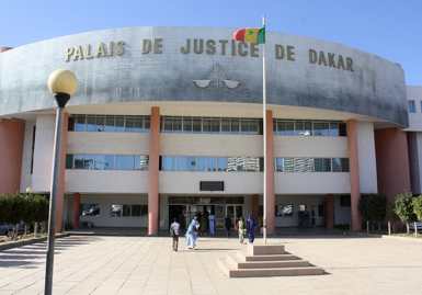 Escroquerie : A. Diop et Ndèye Th. War Register des clients sur la plateforme "Petron Pay" et leur font perdre plus de 5 millions de nos francs. Escroquerie : A. Diop et Ndèye Th. War Register des clients sur la plateforme "Petron Pay" et leur font perdre plus de 5 millions de nos francs.