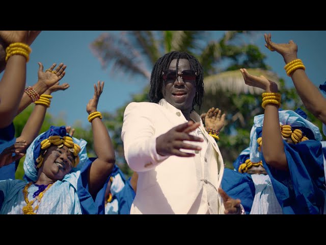 Nouveau clip : La réplique de Tarba Mbaye à ses détracteurs avec “Taloumala” (vidéo)