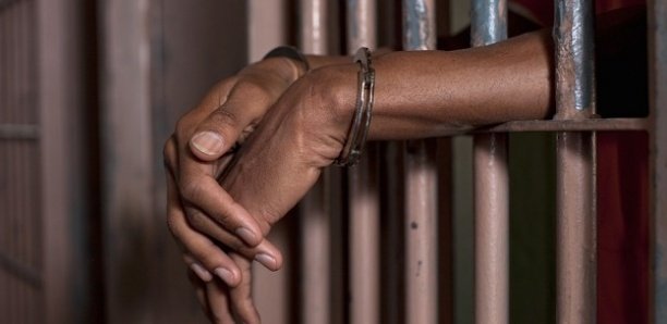 Pour une histoire de télé, "Commando" assène deux coups de couteau à son ami et écope de 20 ans de réclusion criminelle Pour une histoire de télé, "Commando" assène deux coups de couteau à son ami et écope de 20 ans de réclusion criminelle