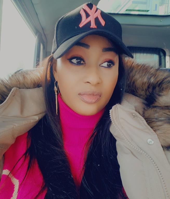 MODE & TENDANCES FIN D'ANNEE: Biba Aidara illumine la toile avec Princesse Sophie Habillement Accessoires VDN CPI en face BMW