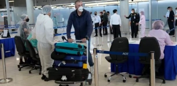 La Thaïlande rétablit la quarantaine pour tous les voyageurs par peur du variant Omicron La Thaïlande rétablit la quarantaine pour tous les voyageurs par peur du variant Omicron