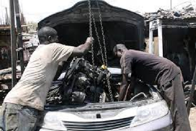Mécaniciens déguerpis de Pompiers: «Nous sommes installés sous le pont de Baux maraîchers, à côté de la voie ferrée. Ce qui est dangereux …» Mécaniciens déguerpis de Pompiers: «Nous sommes installés sous le pont de Baux maraîchers, à côté de la voie ferrée. Ce qui est dangereux …»