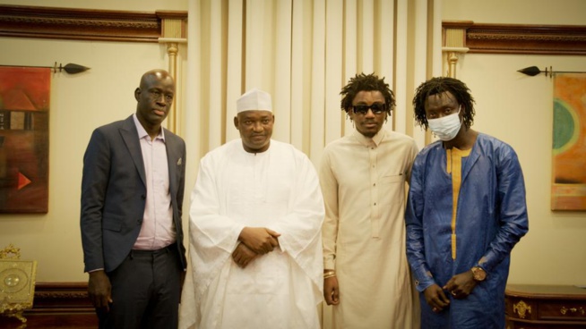 AUDIENCE: Waly Seck reçu par le president de la republique de la Gambie Adama Barro avant le gala AUDIENCE: Waly Seck reçu par le president de la republique de la Gambie Adama Barro avant le gala