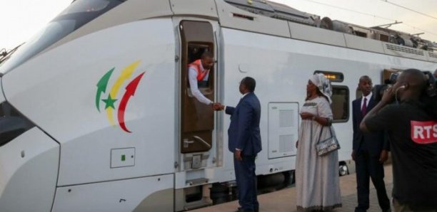 Inauguration TER : "Une aube nouvelle se lève sur notre cher pays", (Macky Sall) Inauguration TER : "Une aube nouvelle se lève sur notre cher pays", (Macky Sall)