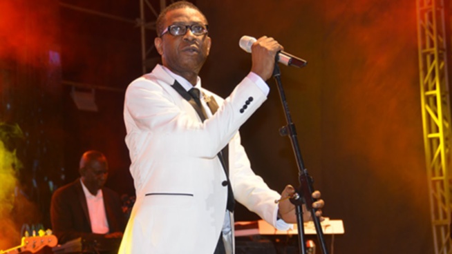 Vidéo-Youssou Ndour fait une surprise à ses fans dans le train…