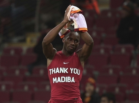 Drogba assume son hommage à Mandela ! "Je suis désolé, mais si je devais, je le ferais encore et encore et encore" 